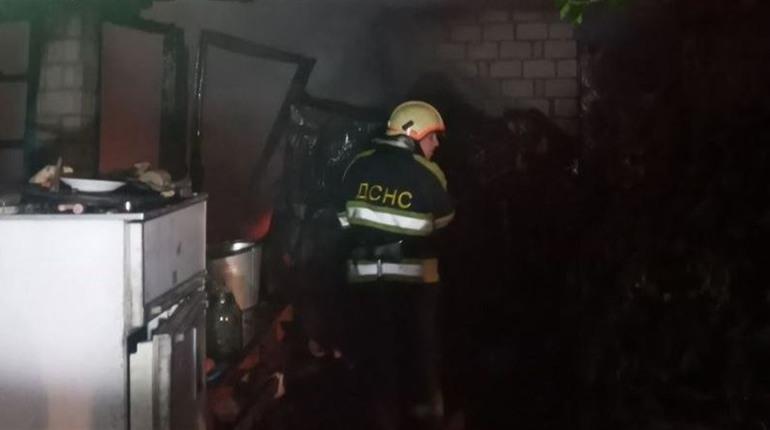 Рятувальники погасили дві пожежі - у Веприку та Ясногородці. А біля Сорочого Броду знайшли снаряд