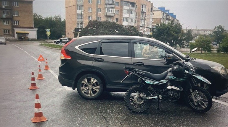 У Переяславі під час повороту авто зіткнулося з мотоциклом – на водія склали протокол: поліція