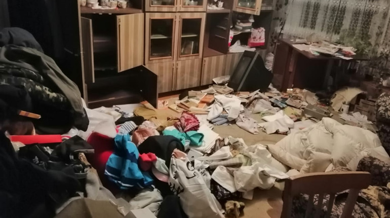 Увірвалися в будинок: у Сарнах напали на родину пенсіонерів