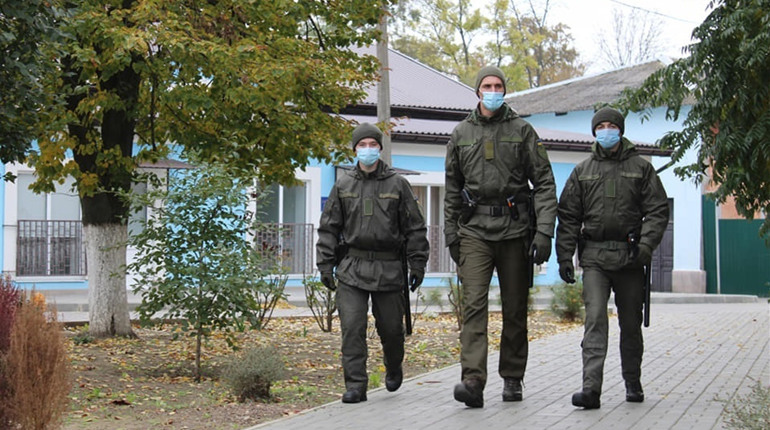 Нацгвардія у Херсоні охороняє кілька лікарень. Розповідаємо, навіщо