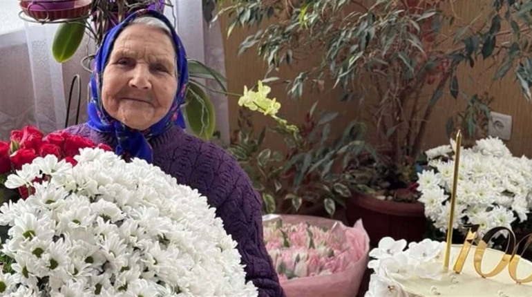 Працювала у колгоспі й ростила сина: у Сарненській громаді привітали сторічну ювілярку