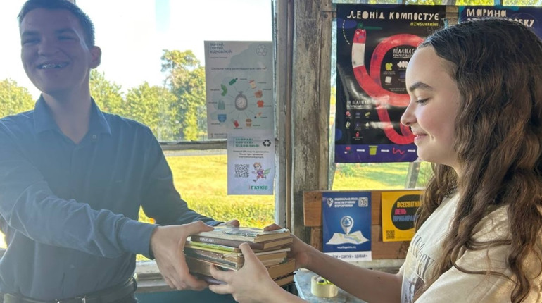 У Глухові на макулатуру можна здати книжки російською. Гроші підуть на їжу тваринам й насіння квітів