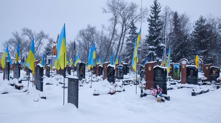 Назавжди в строю: бойового медика Богдана Резниченка перепоховали на Алеї Слави