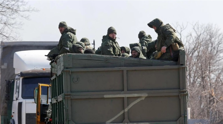 Колаборанти на окупованій частині Херсонщини намагаються евакуюватися в бік Криму