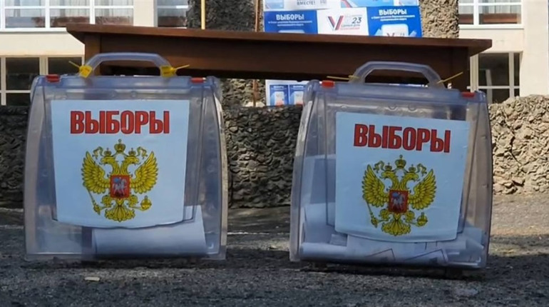 Двом жителям Херсонщини повідомили про підозру: допомагали окупантам проводити так звані «вибори»