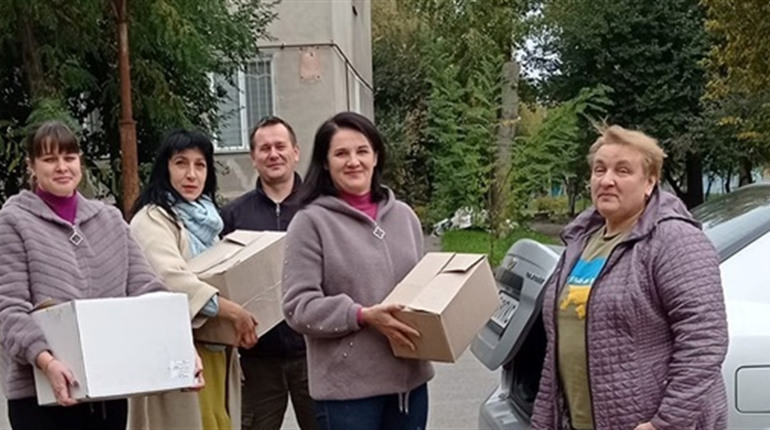 До свята студенти та педагоги педагогічного коледжу надіслали обереги та необхідні речі на передову