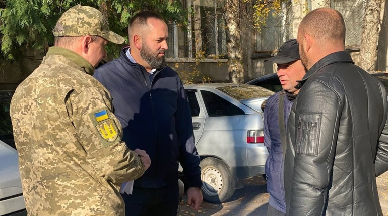 Зі Сміли військовим передали чергову автівку