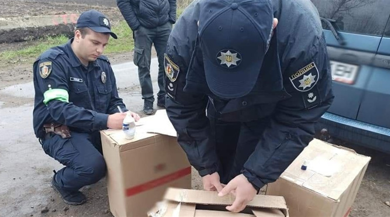 На Шепетівщині дільничні офіцери поліції задокументували факт незаконної реалізації цигарок