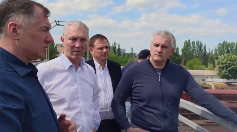 Російський політичний десант у Херсоні: Хто та навіщо катається у наше місто
