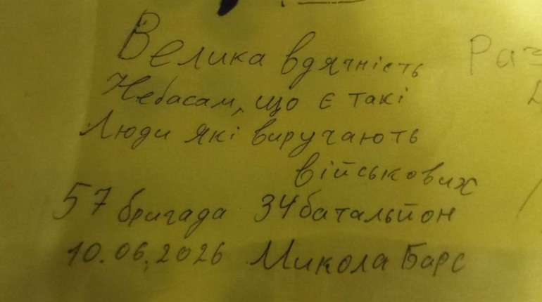 Прапори, записки й обійми захисників: у Мигії подружжя Волошиних береже історії вдячності
