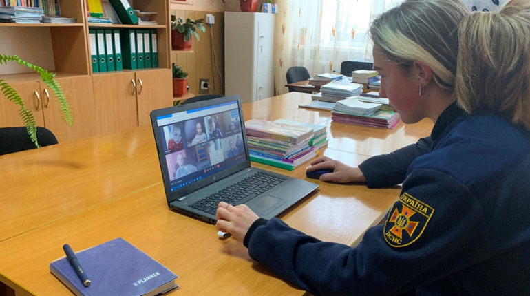 Вараські рятувальники проводять онлайн уроки безпеки для школярів