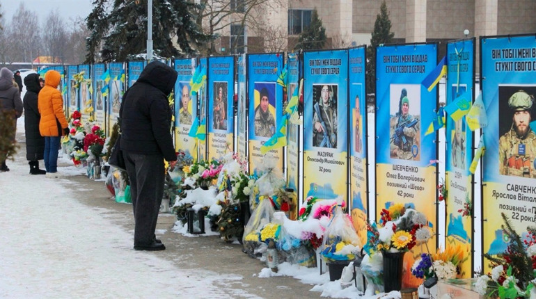 12 років незламності: у Нетішині до роковин війни за Незалежність вшанували полеглих захисників