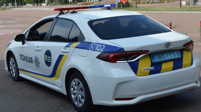 Переяславець відчув запах горілого з квартири сусідів, а двері ніхто не відчиняв: хроніка поліції