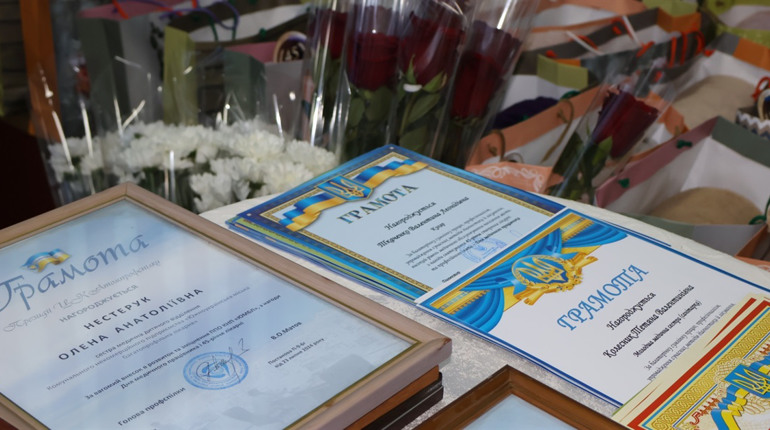Нагороди та привітання: як відзначили День медичного працівника в Южноукраїнській лікарні. Репортаж