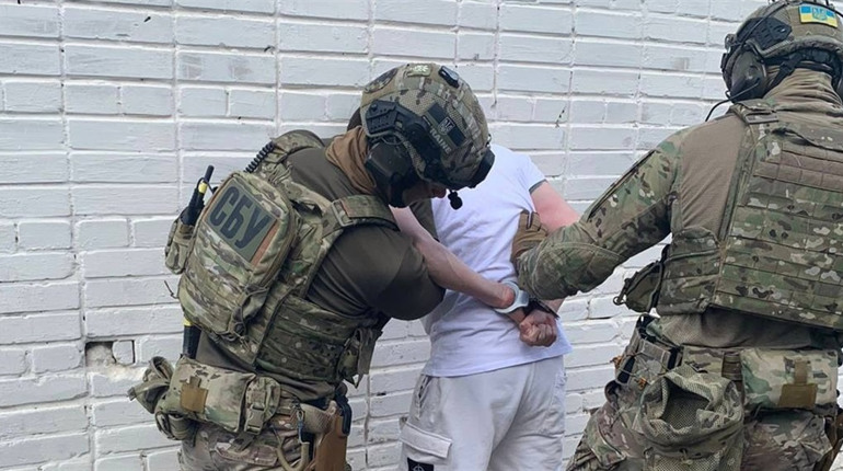 Затримано жителя Сумщини, який передавав данні про військових ФСБ Росії (відео затримання)