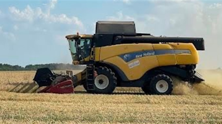 Хліб 2024: у Великобурлуцькій громаді триває жнивна кампанія