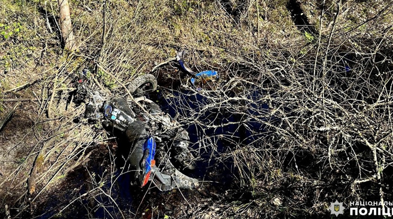 У Сарненському районі знайшли загиблого мотоцикліста: що відомо