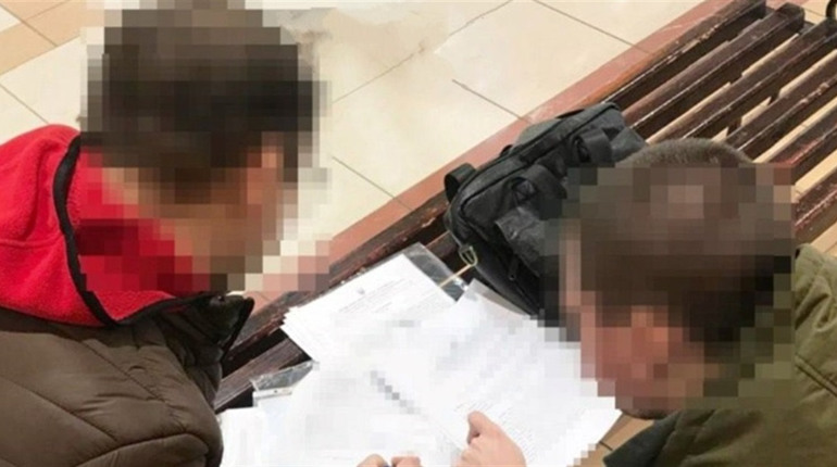 По документах в добробаті, а по факту — вдома: податківець намахлював майже 700 тис. грн зарплати