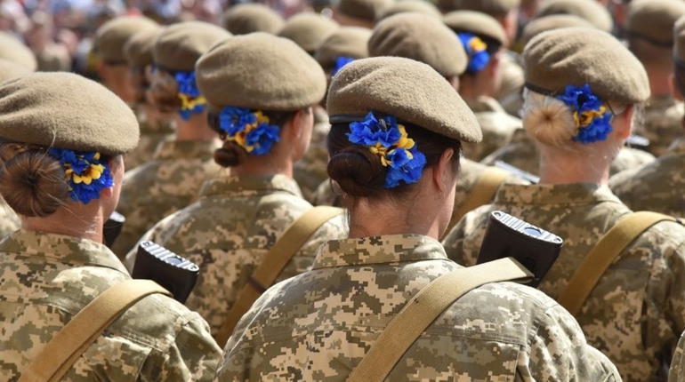 В Україні розширили перелік професій, за яким жінки мають стати на військовий облік: подробиці