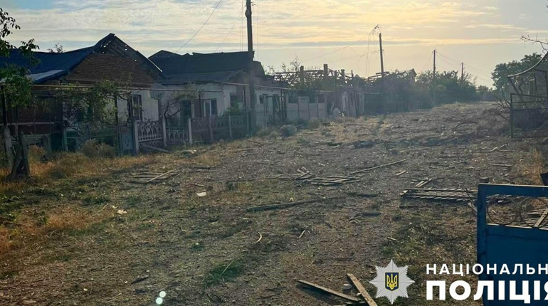 Ворожі обстріли Херсонщини: окупанти завдають ударів з артилерії та авіації, атакують дронами