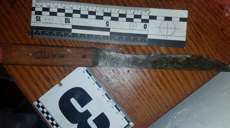 Поліцейські затримали 40-річну славутчанку, яка під час застілля завдала ножових поранень товаришу "