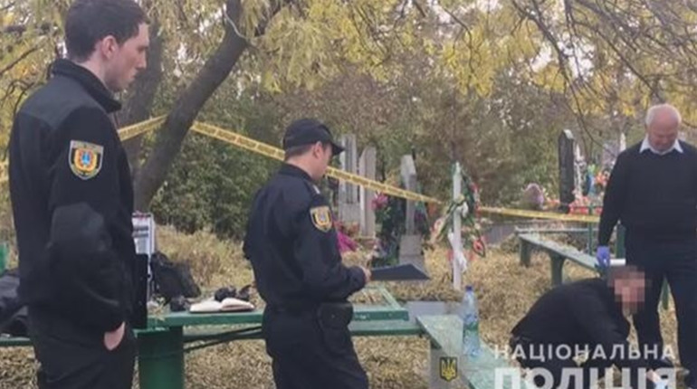 Стали відомі подробиці вбивства на кладовищі у Троїцькому: поліція затримала підозрюваного