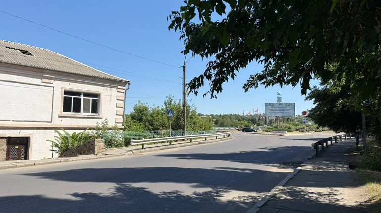 У Первомайську на Богополі пішохідні переходи не мають належної розмітки: відео