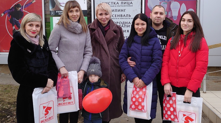 Переможці фотоконкурсу отримали подарунки в День закоханих: як це було