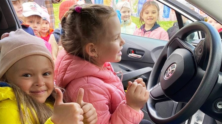 Звягельські поліцейські навчали дітлахів безпеці на дорогах