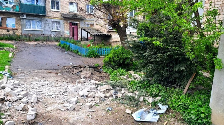 Окупанти цілодобово атакують Херсонщину: ворожі снаряди влучають у житлові будинки та підприємства