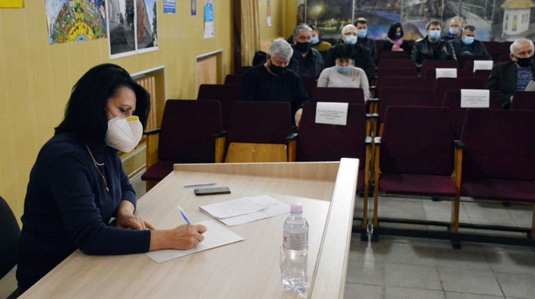 У Сватовому депутати скоротили апарат міськради на 73 одиниці: що ще вирішували на другій сесії