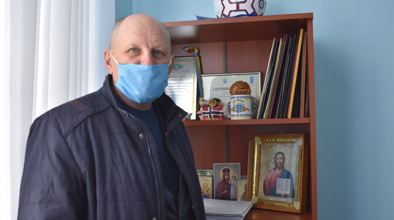 Відеозвернення селищного голови Нижніх Сірогоз: в поминальні дні будьте вдома і моліться за рідних