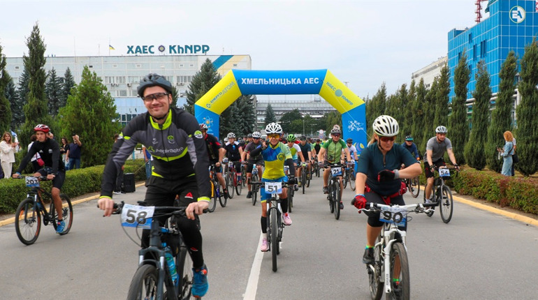 Хмельницька АЕС організувала і провела благодійний велозаїзд "BLUE LAKES RACE 2024"