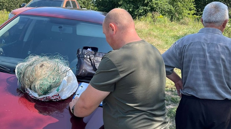 На Звягельщині рибалка-порушник попався "на гачок" держекоінспекторів