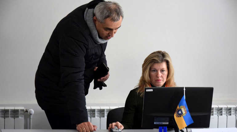 Три послуги в одному місці: у міській раді Чорткова можна звірити показники за воду, газ та світло