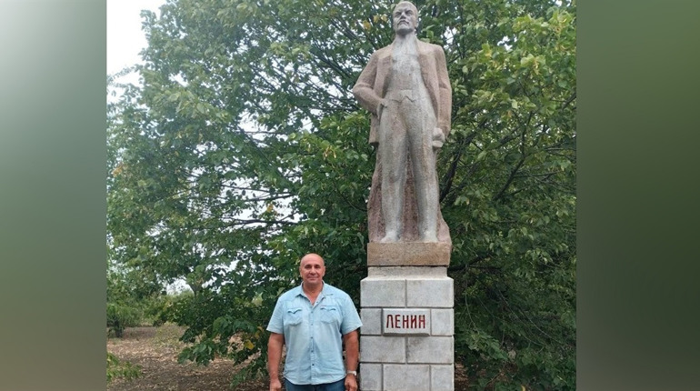 У Генічеському районі окупанти встановлюють пам’ятники Леніну. Де відновили монумент цього разу