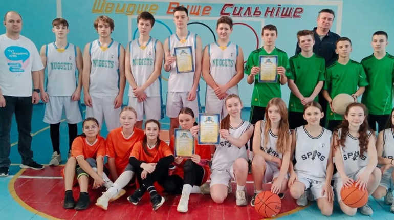 Первомайські ліцеїсти здобули перемогу у змаганнях з баскетболу та вийшли до наступного етапу
