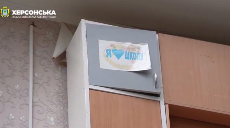 Російські війська знищили або пошкодили майже 200 закладів освіти Херсона