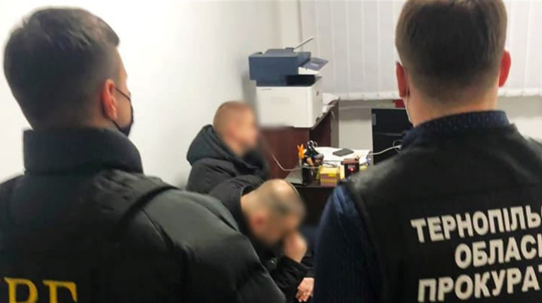 Очільник одного з відділень Чортківського відділу поліції підозрюється у вимаганні хабаря