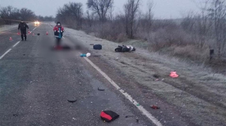 Збив та кинув на узбіччі: на Херсонщині загинув мопедист