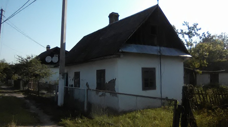 Володимирецькі рятувальники погасили палаючий житловий будинок