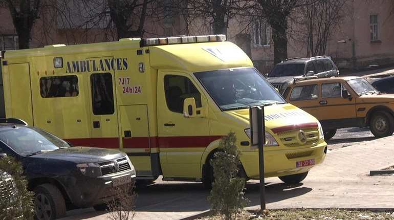 Перші поранені, брак ліків і поїздкі через ворожі блокпости. Про медичну галузь на початку війни