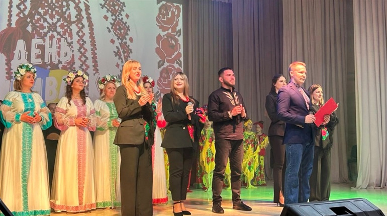 У Біляївці відзначили День вишиванки: флешмобом та святковим концертом