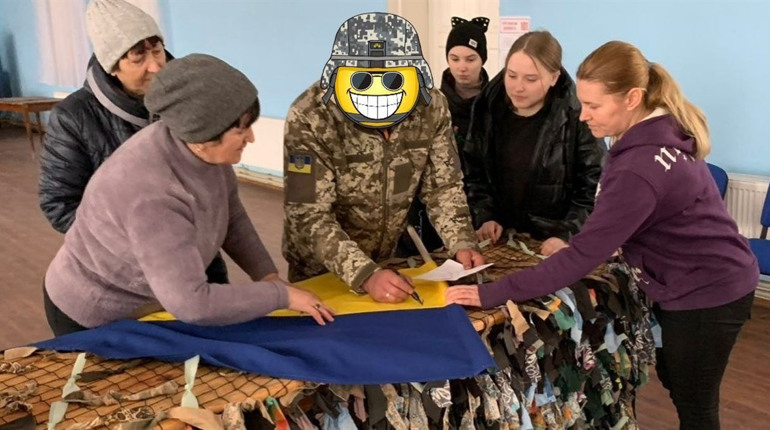 Первомайським волонтерам потрібні кошти на закупівлю основ для маскувальних сіток