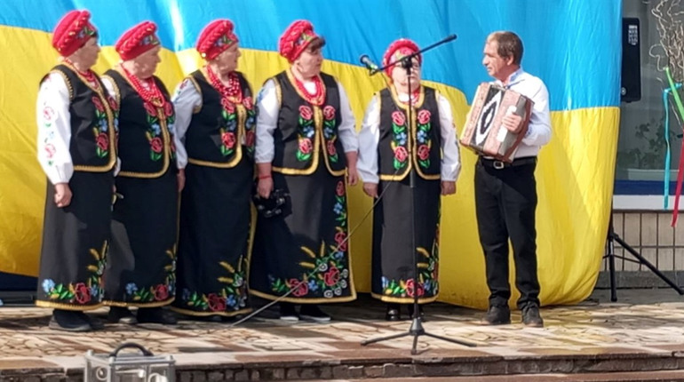 У Студениках відбувся благодійний захід до дня Матері: жителі донатили, щоб підтримати воїнів ЗСУ