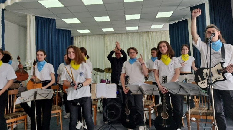 Всім мамам присвячується: первомайський ансамбль здобув гран-прі конкурсу із кавером пісні «Мам»