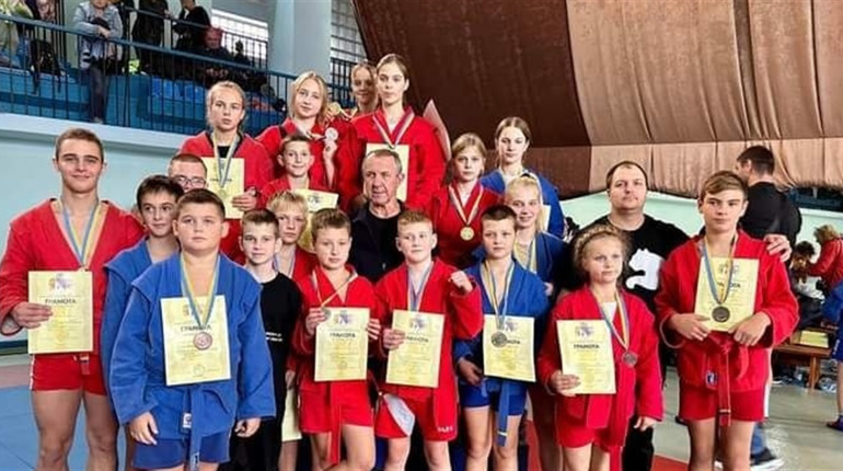 Самбісти із Жовтих Вод привезли із чемпіонату області 22 медалі