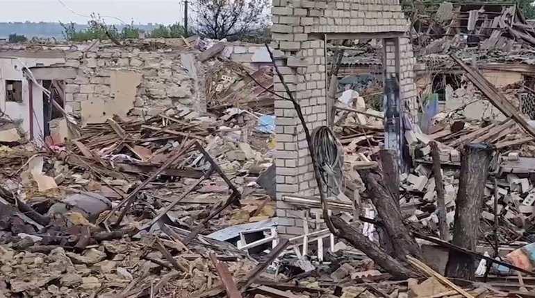 Після російських авіаударів триває евакуація мешканців з села Інгулець на Херсонщині