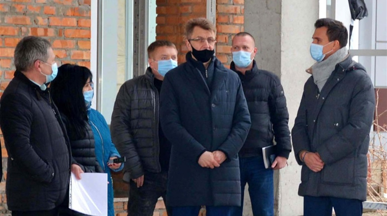 Візит голови ЧОДА Олександра Скічка вселив надію на завершення будівництва басейну у Золотоноші