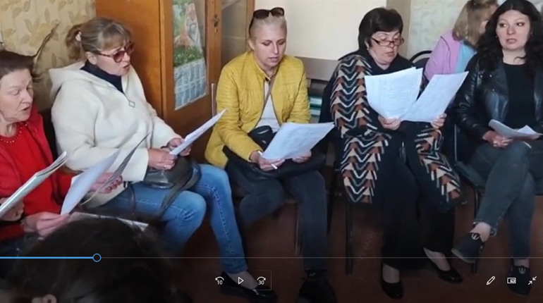 В разрушенной Волновахе преподаватели музыкальной школы готовят концерт к 9 маю: видео